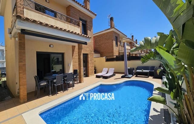 4 soveværelse Villa til salg i Empuriabrava, Castelló d'Empúries med swimmingpool - € 490.000 (Ref: 9110827)