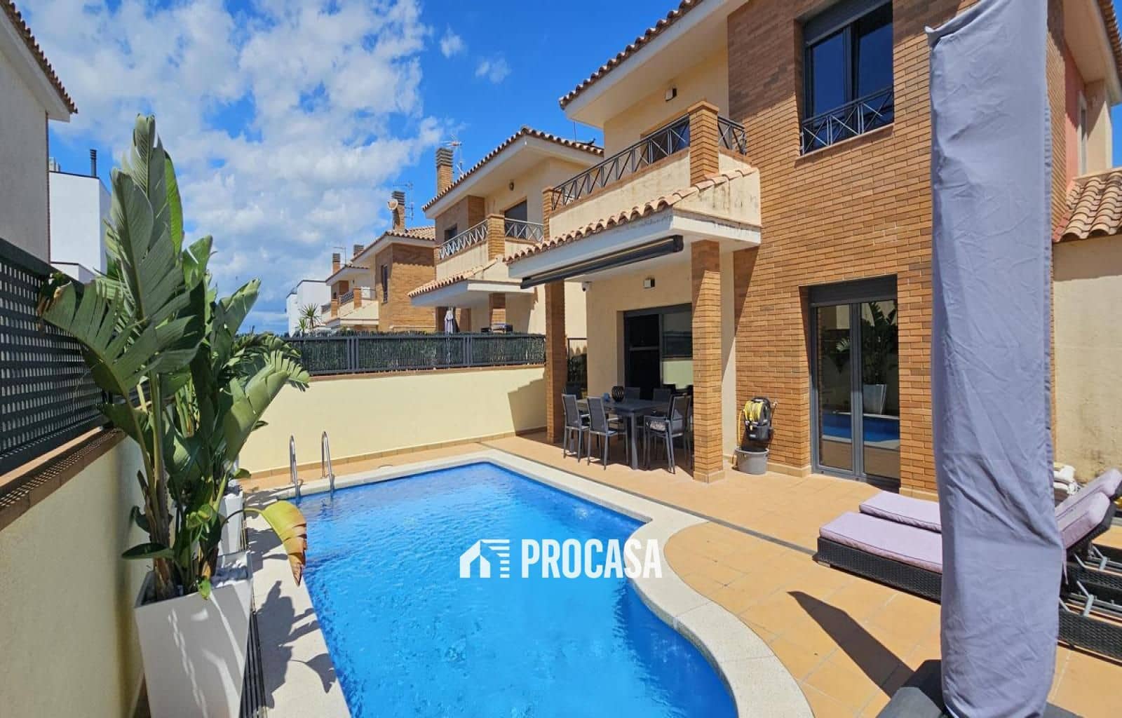 4 chambre Villa/Maison à vendre à Empuriabrava avec piscine - 490 000 € (Ref: 9110827)