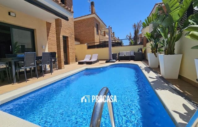 4 soveværelse Villa til salg i Empuriabrava, Castelló d'Empúries med swimmingpool - € 490.000 (Ref: 9110827)