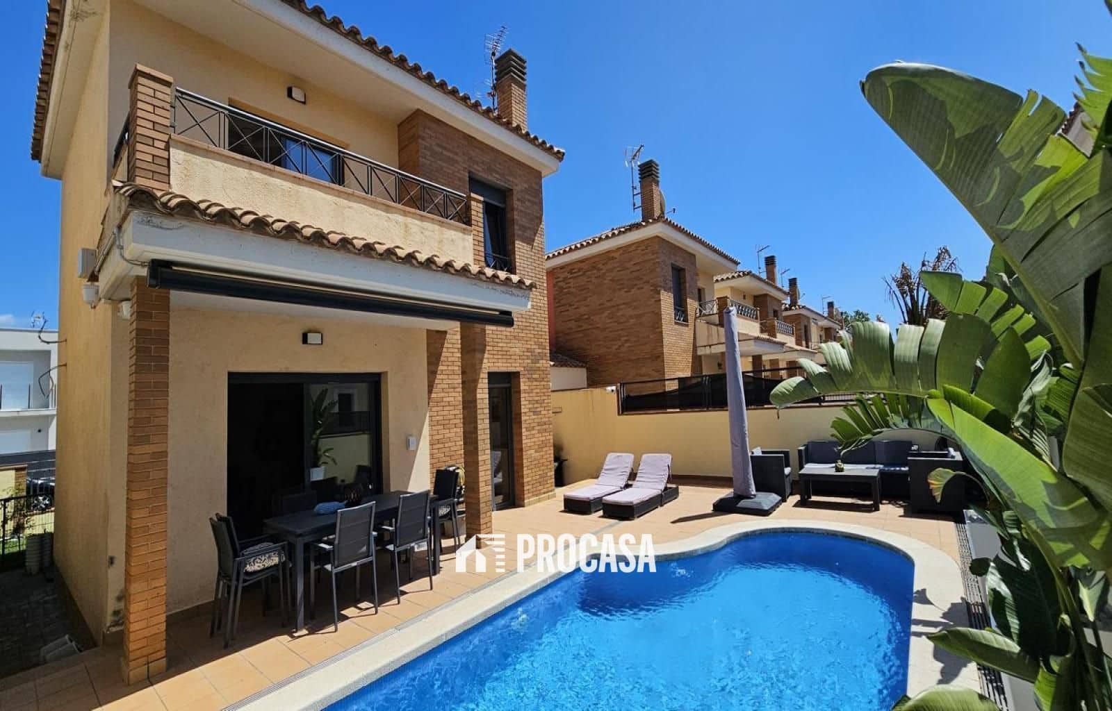4 chambre Villa/Maison à vendre à Empuriabrava avec piscine - 490 000 € (Ref: 9110827)