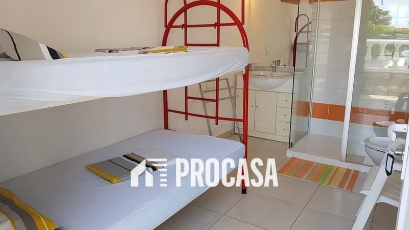 Chalet de 4 habitaciones en Empuriabrava en venta con piscina garaje - 595.000 € (Ref: 9113208)