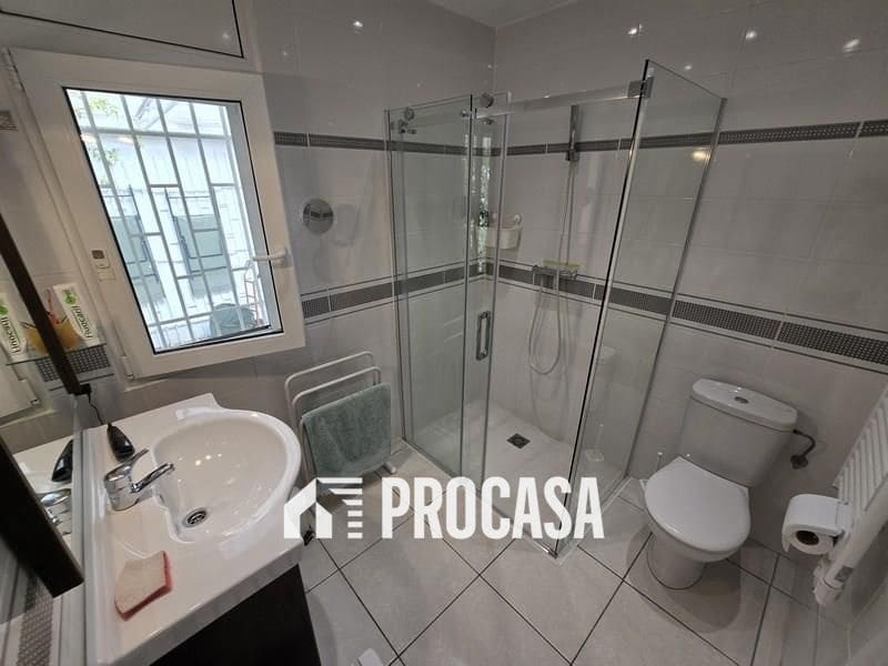 Chalet de 4 habitaciones en Empuriabrava en venta con piscina garaje - 595.000 € (Ref: 9113208)