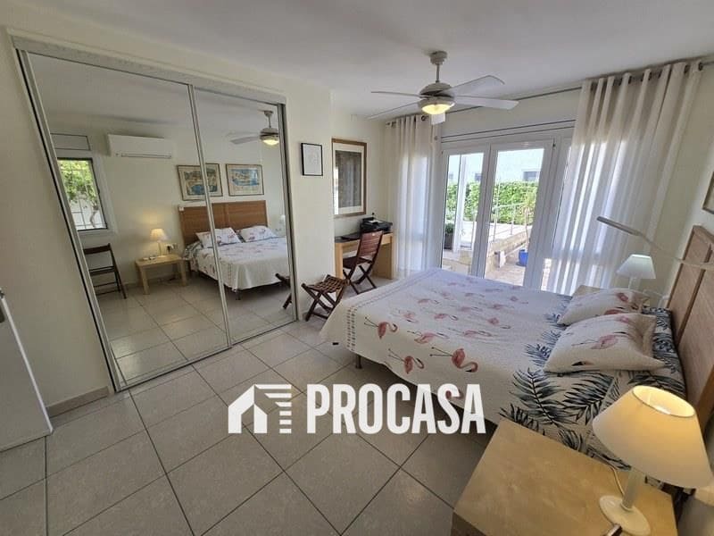 Chalet de 4 habitaciones en Empuriabrava en venta con piscina garaje - 595.000 € (Ref: 9113208)