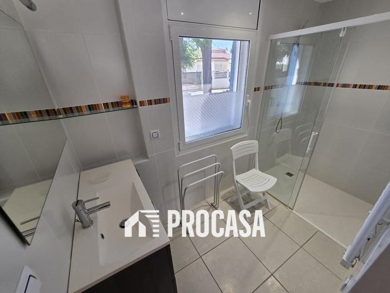 Chalet de 4 habitaciones en Empuriabrava en venta con piscina garaje - 595.000 € (Ref: 9113208)