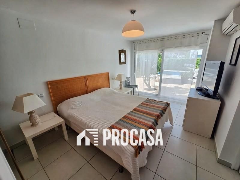 Chalet de 4 habitaciones en Empuriabrava en venta con piscina garaje - 595.000 € (Ref: 9113208)