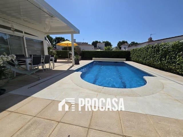 Chalet de 4 habitaciones en Empuriabrava, Castelló d'Empúries en venta con piscina garaje - 595.000 € (Ref: 9113208)