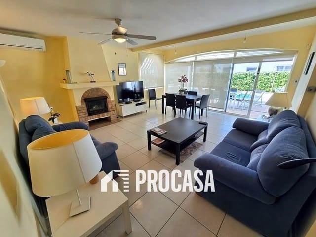 Chalet de 4 habitaciones en Empuriabrava, Castelló d'Empúries en venta con piscina garaje - 595.000 € (Ref: 9113208)