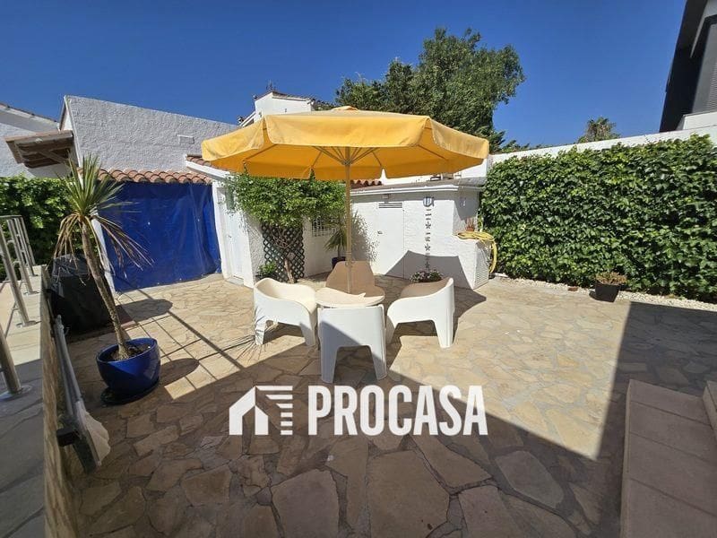 Chalet de 4 habitaciones en Empuriabrava en venta con piscina garaje - 595.000 € (Ref: 9113208)