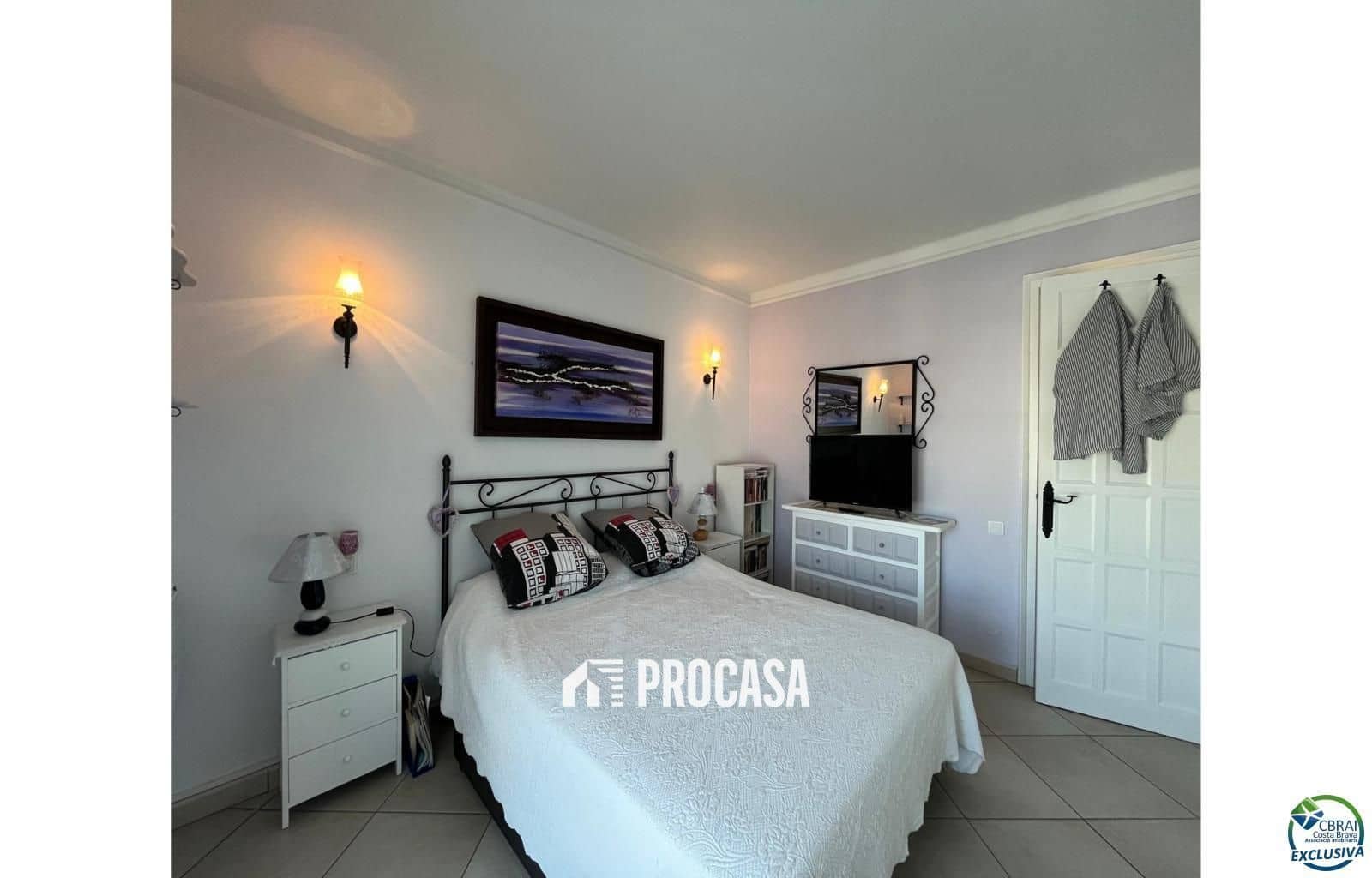 2 bedroom Flat for sale in Empuriabrava - € 325,000 (Ref: 9137655)