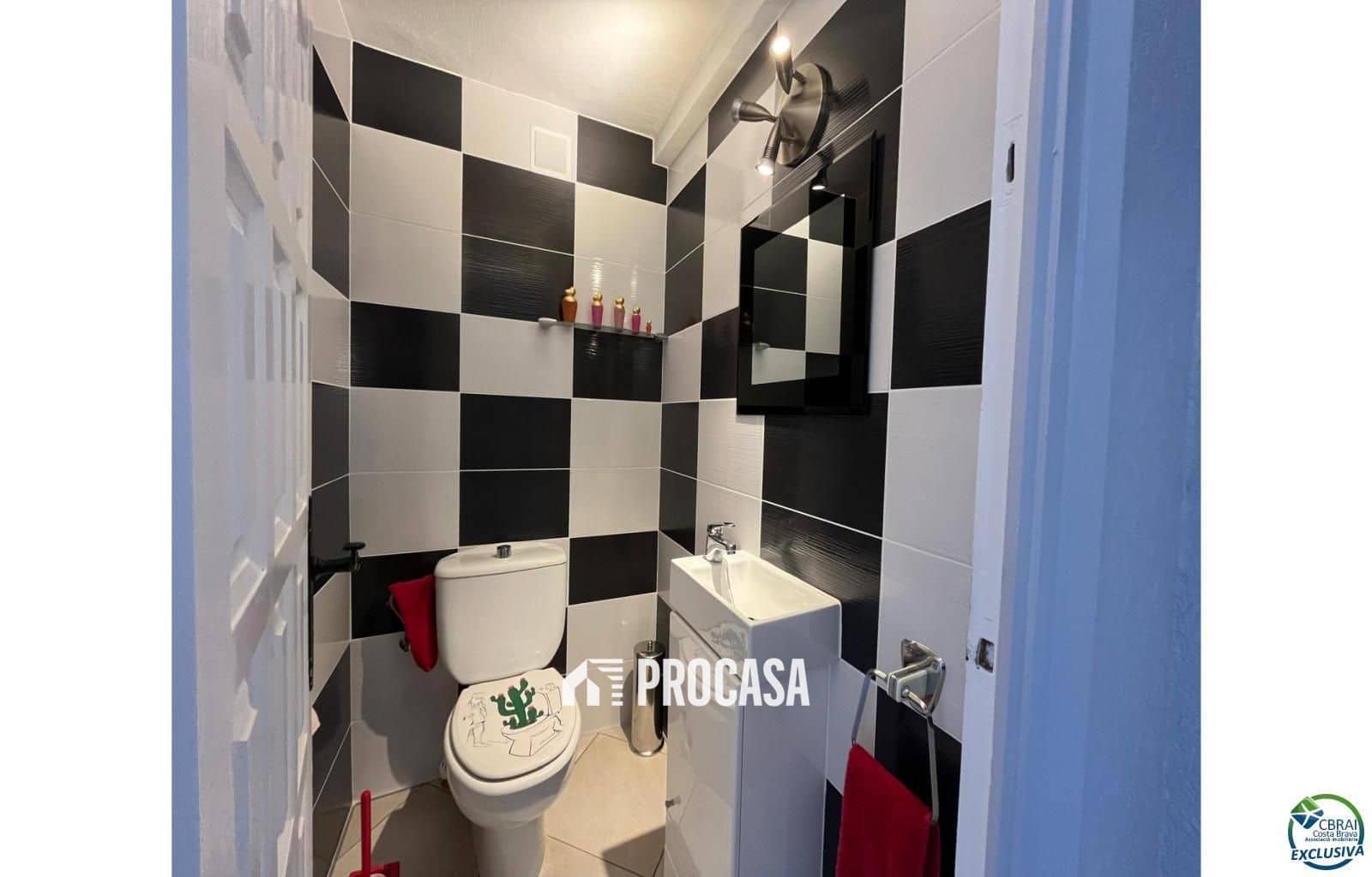 2 bedroom Flat for sale in Empuriabrava - € 325,000 (Ref: 9137655)