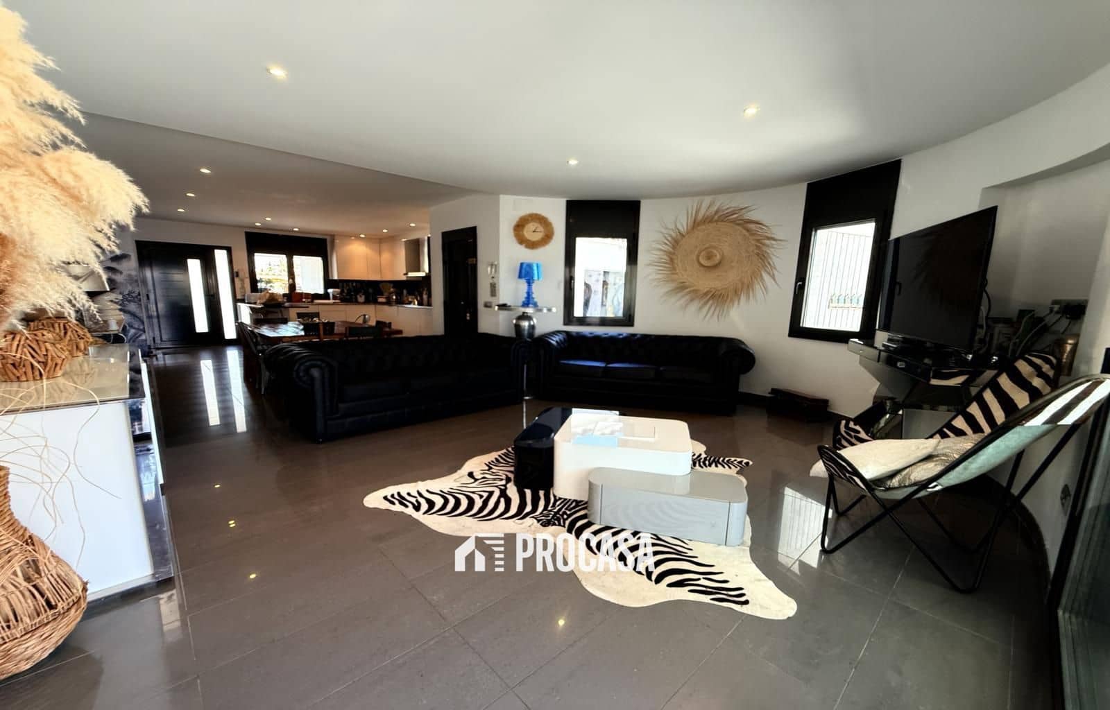 3 sypialnia Willa na sprzedaż w Empuriabrava z basenem garażem - 820 000 € (Ref: 9142264)