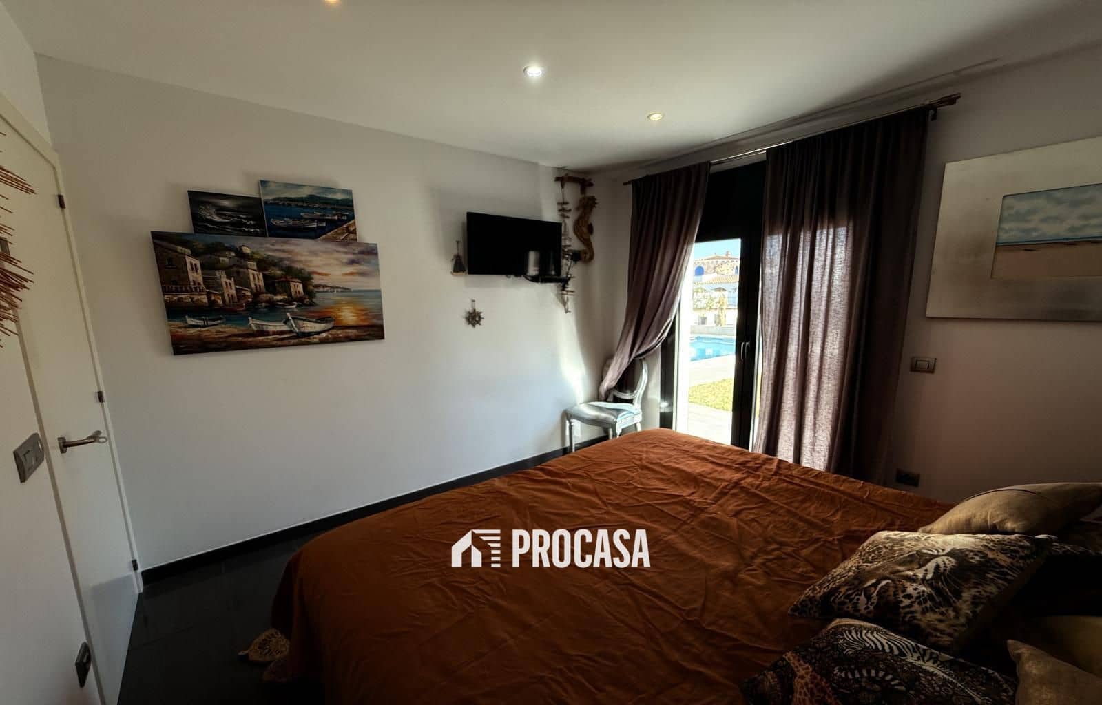 3 sypialnia Willa na sprzedaż w Empuriabrava z basenem garażem - 820 000 € (Ref: 9142264)