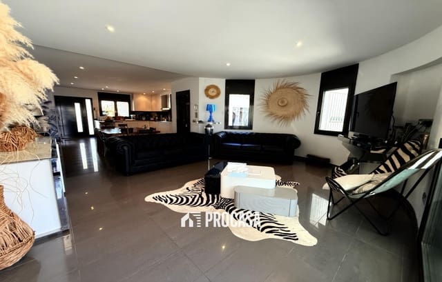 3 sypialnia Willa na sprzedaż w Empuriabrava, Castelló d'Empúries z basenem garażem - 820 000 € (Ref: 9142264)