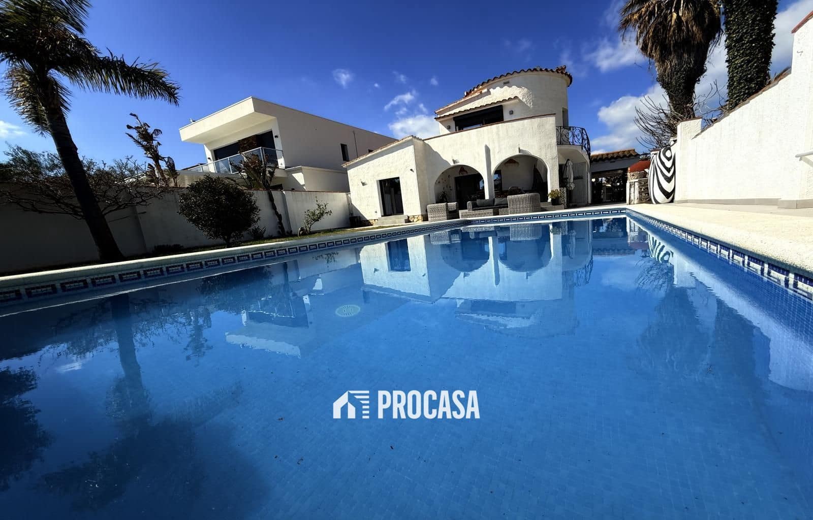 3 sypialnia Willa na sprzedaż w Empuriabrava z basenem garażem - 820 000 € (Ref: 9142264)