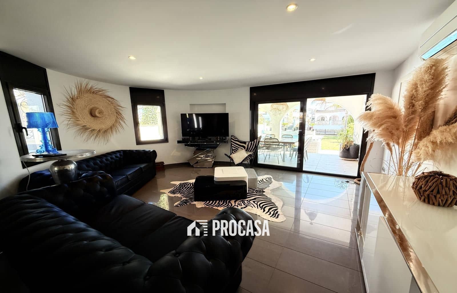 3 sypialnia Willa na sprzedaż w Empuriabrava z basenem garażem - 820 000 € (Ref: 9142264)