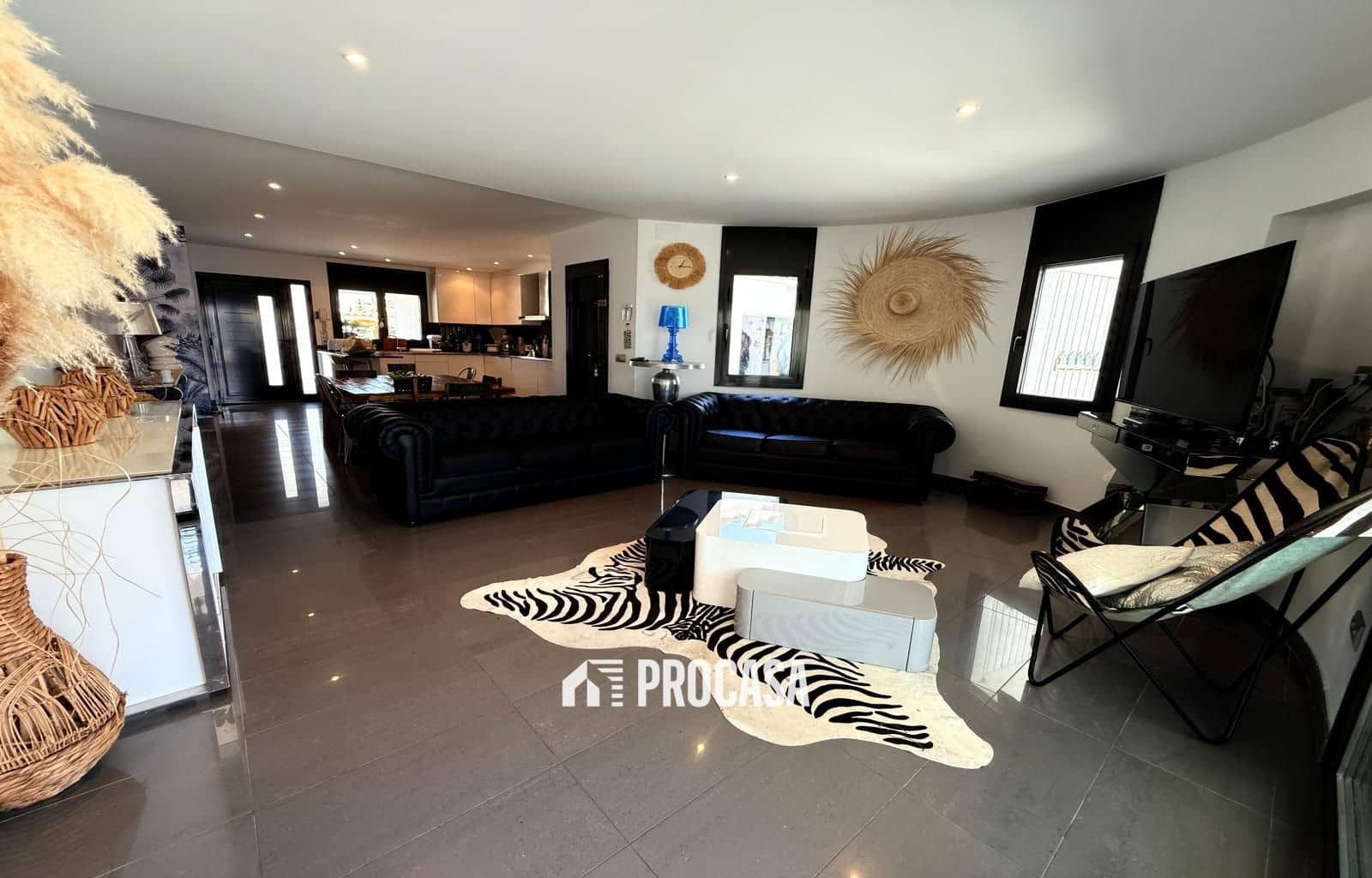 3 sypialnia Willa na sprzedaż w Empuriabrava z basenem garażem - 820 000 € (Ref: 9142264)