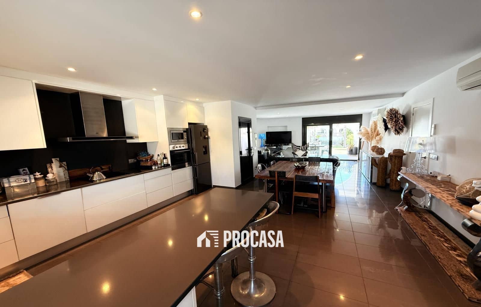 3 sypialnia Willa na sprzedaż w Empuriabrava z basenem garażem - 820 000 € (Ref: 9142264)