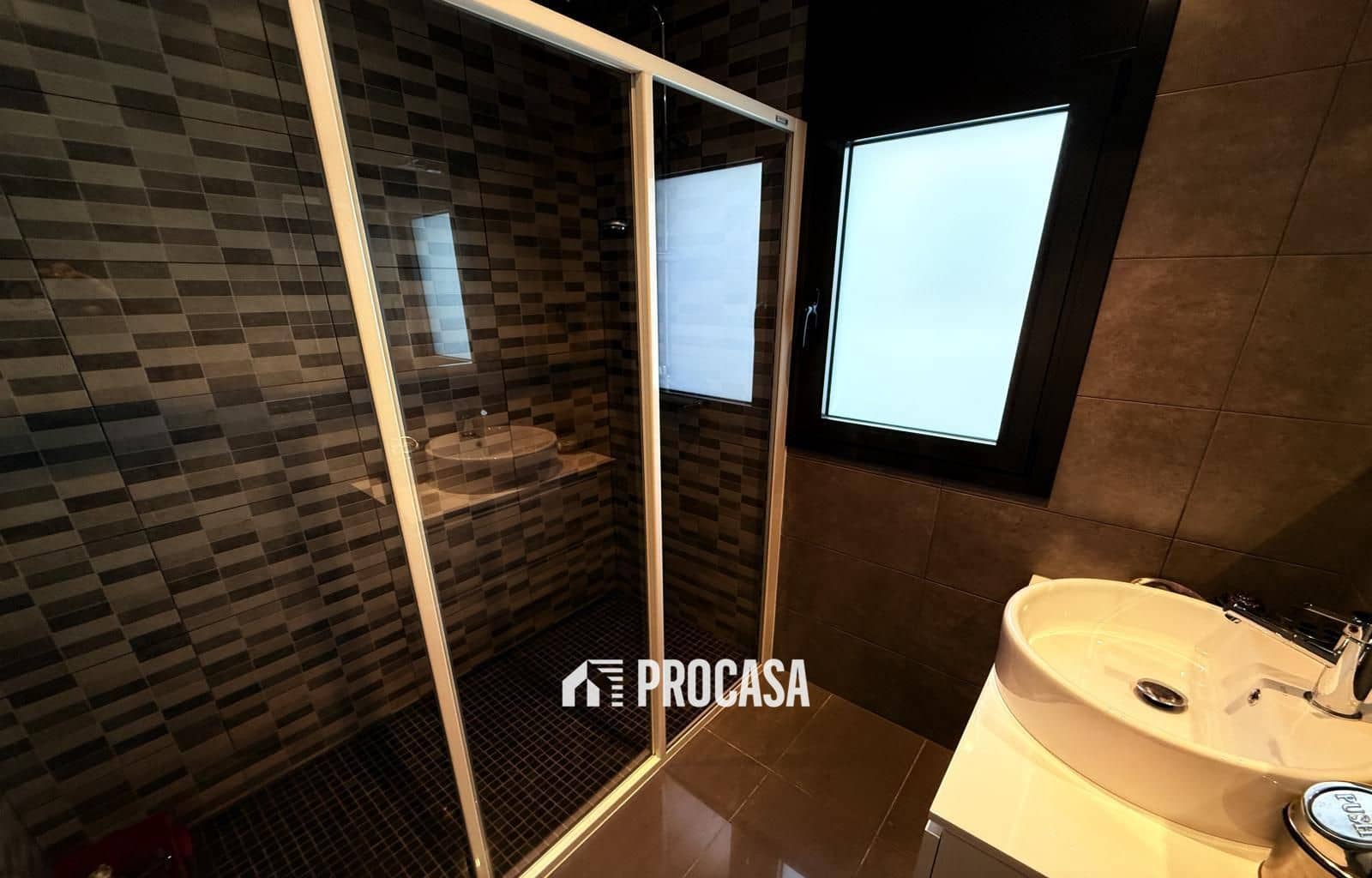 3 sypialnia Willa na sprzedaż w Empuriabrava z basenem garażem - 820 000 € (Ref: 9142264)