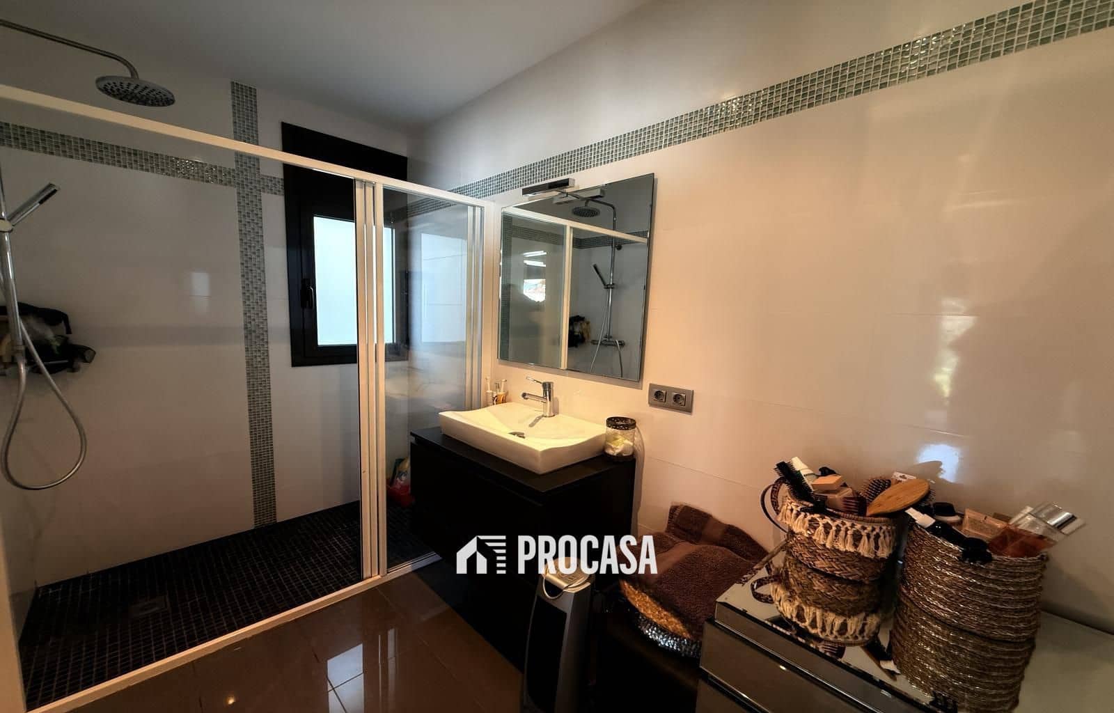 3 sypialnia Willa na sprzedaż w Empuriabrava z basenem garażem - 820 000 € (Ref: 9142264)