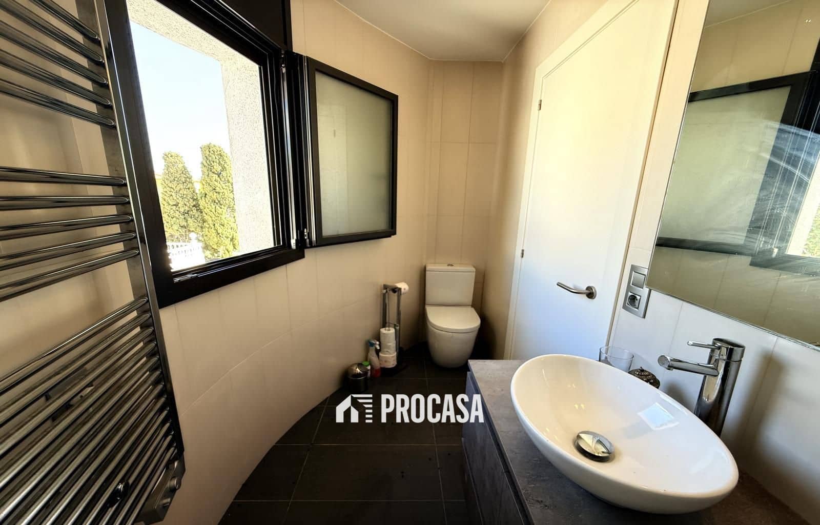 3 sypialnia Willa na sprzedaż w Empuriabrava z basenem garażem - 820 000 € (Ref: 9142264)