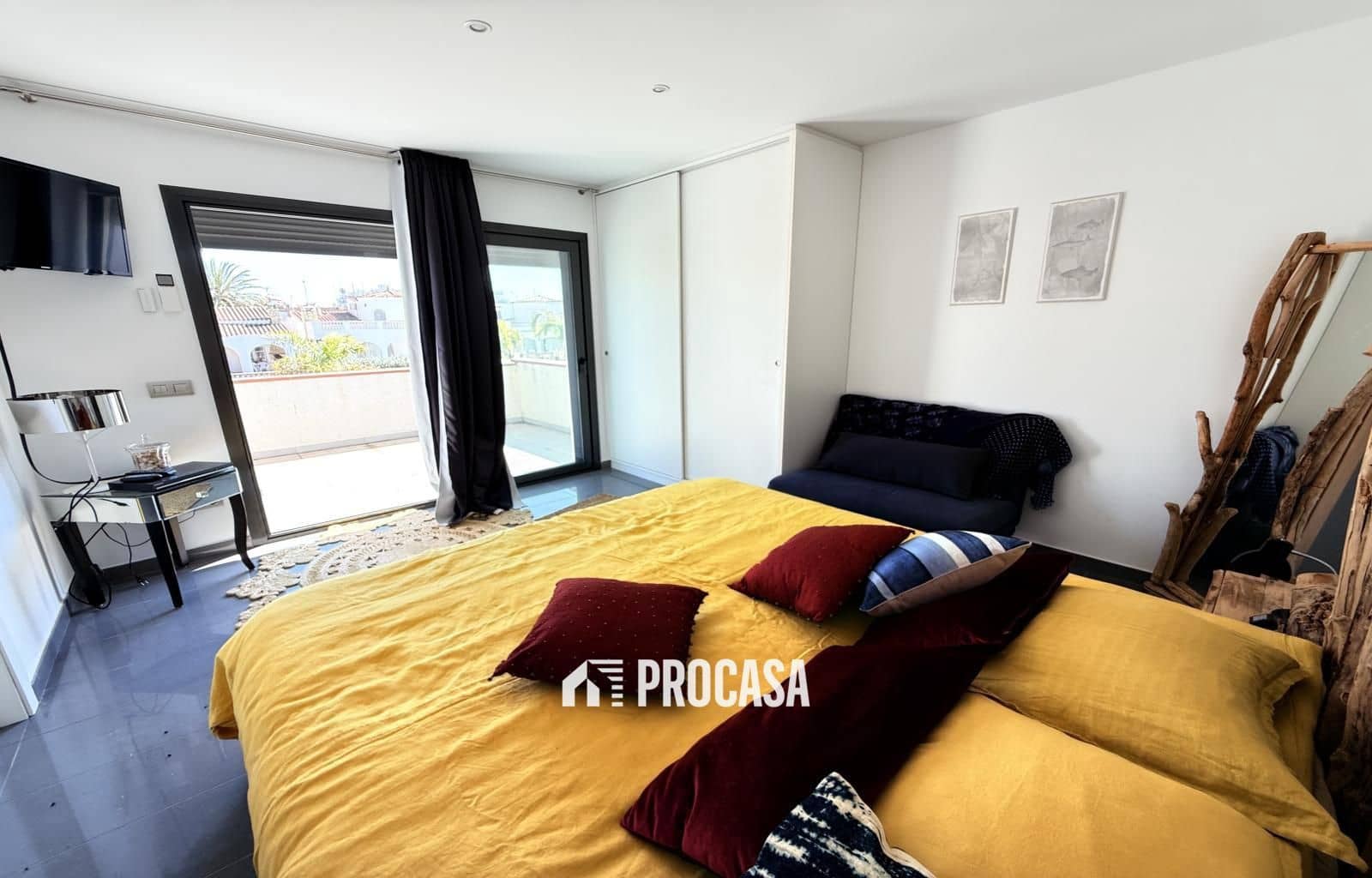 3 sypialnia Willa na sprzedaż w Empuriabrava z basenem garażem - 820 000 € (Ref: 9142264)