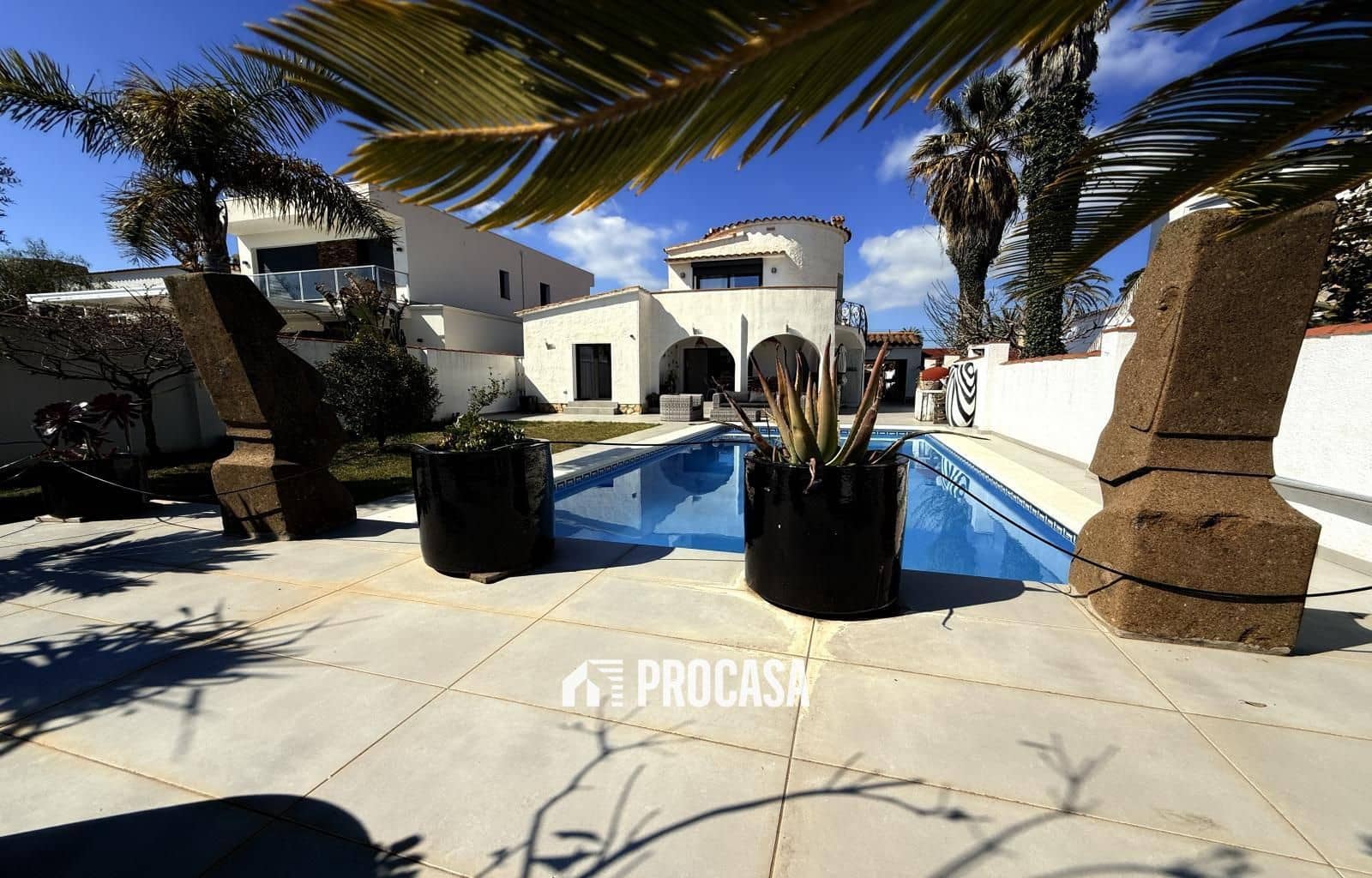 3 sypialnia Willa na sprzedaż w Empuriabrava z basenem garażem - 820 000 € (Ref: 9142264)