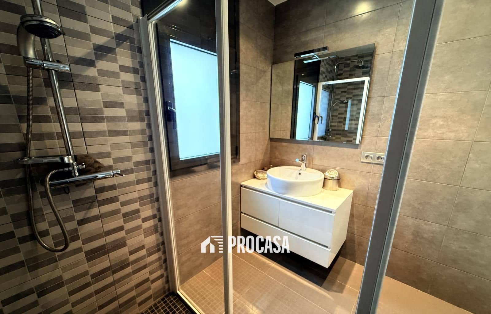 3 sypialnia Willa na sprzedaż w Empuriabrava z basenem garażem - 820 000 € (Ref: 9142264)