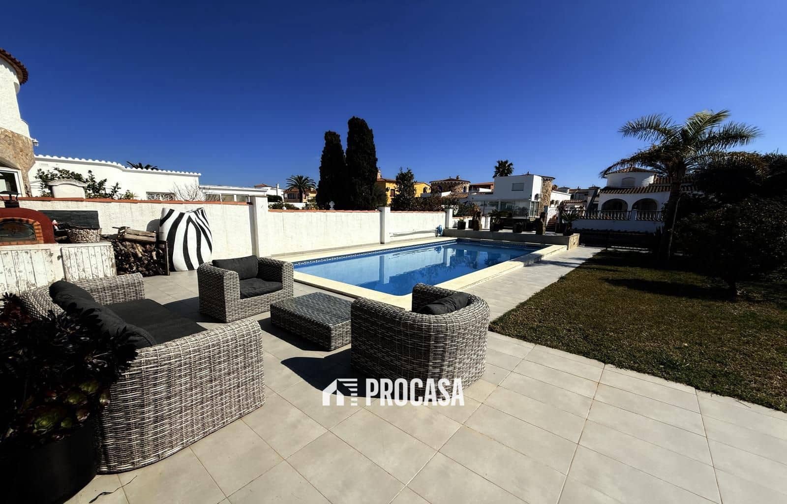 3 sypialnia Willa na sprzedaż w Empuriabrava z basenem garażem - 820 000 € (Ref: 9142264)