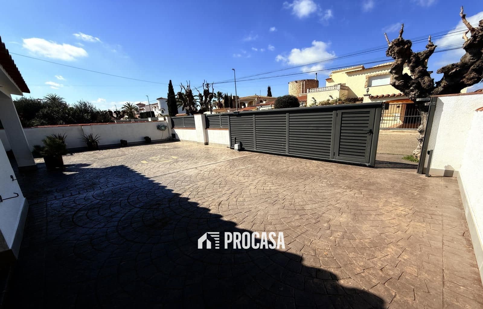 3 sypialnia Willa na sprzedaż w Empuriabrava z basenem garażem - 820 000 € (Ref: 9142264)