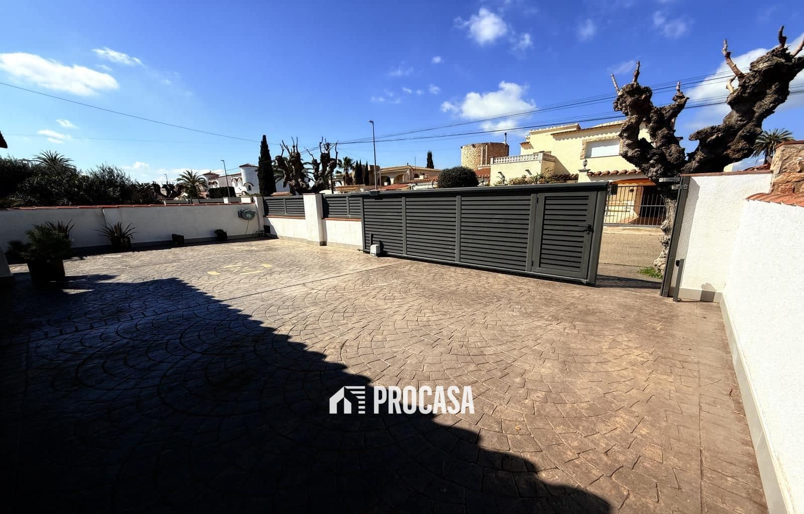 3 sypialnia Willa na sprzedaż w Empuriabrava z basenem garażem - 820 000 € (Ref: 9142264)