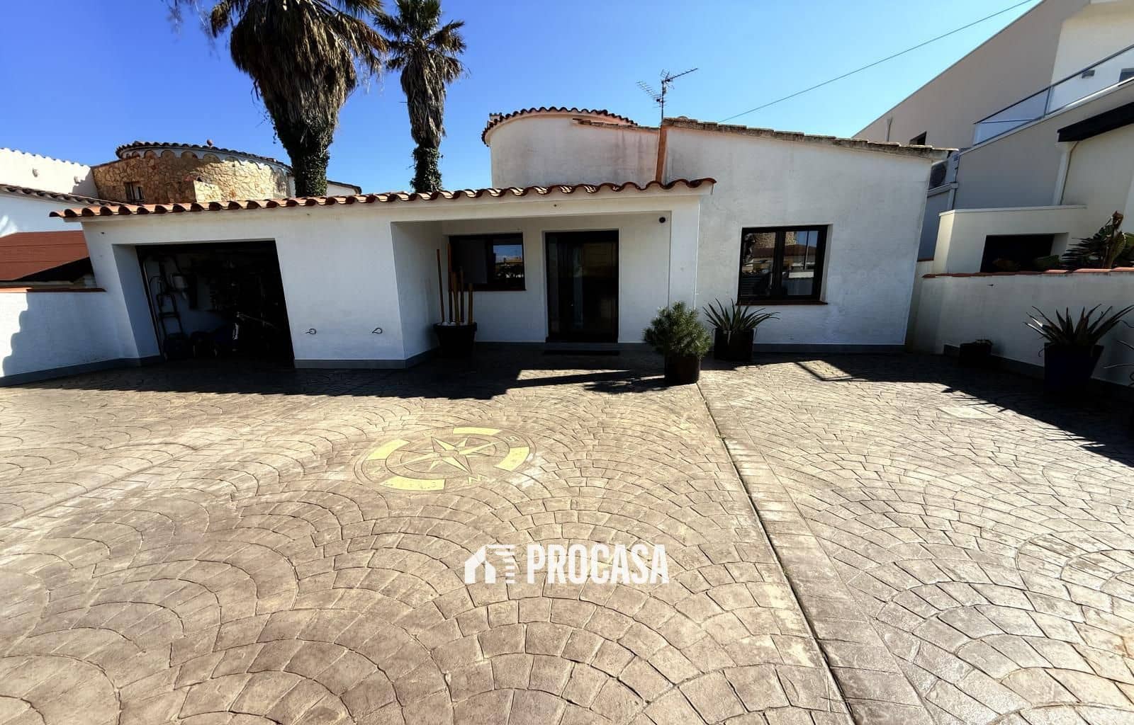 3 sypialnia Willa na sprzedaż w Empuriabrava z basenem garażem - 820 000 € (Ref: 9142264)