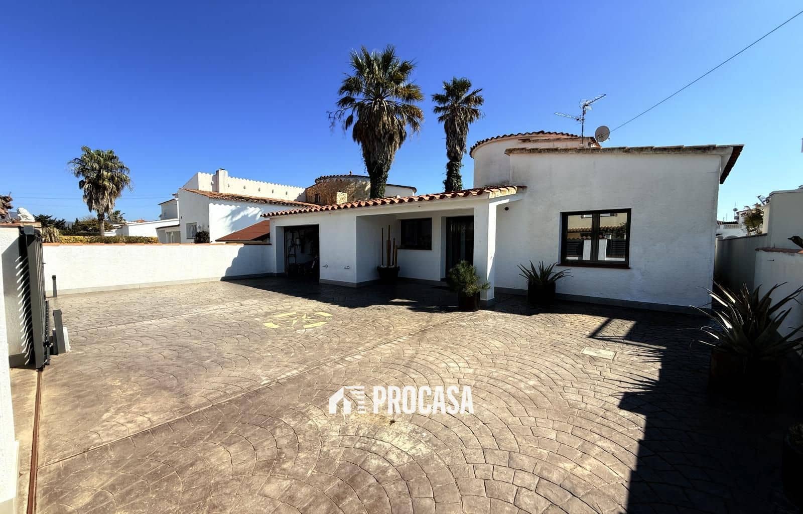 3 sypialnia Willa na sprzedaż w Empuriabrava z basenem garażem - 820 000 € (Ref: 9142264)