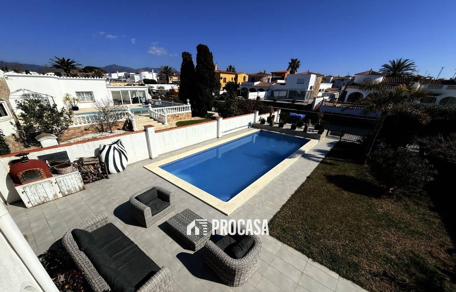 3 sypialnia Willa na sprzedaż w Empuriabrava z basenem garażem - 820 000 € (Ref: 9142264)