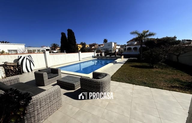 3 sypialnia Willa na sprzedaż w Empuriabrava, Castelló d'Empúries z basenem garażem - 820 000 € (Ref: 9142264)