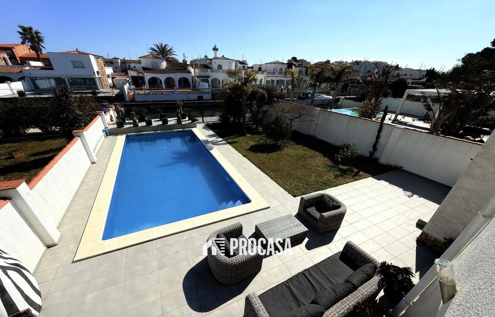 3 sypialnia Willa na sprzedaż w Empuriabrava z basenem garażem - 820 000 € (Ref: 9142264)