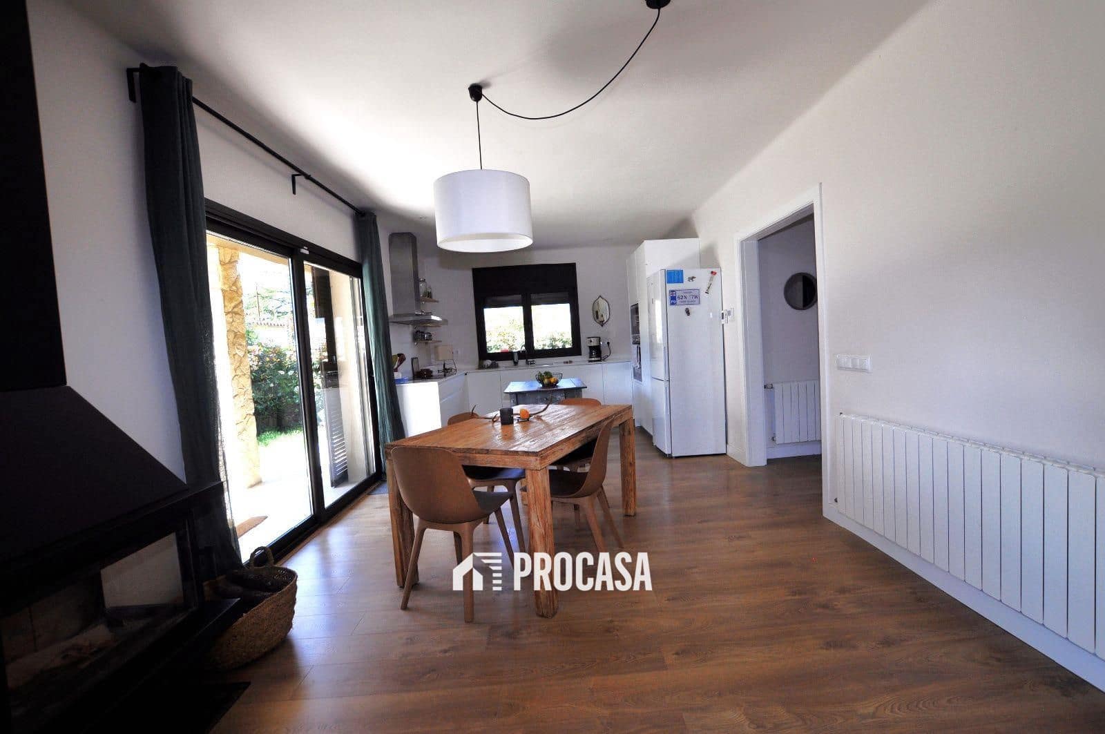 4 bedroom Villa for sale in Sant Pere Pescador with garage - € 498,000 (Ref: 9144443)