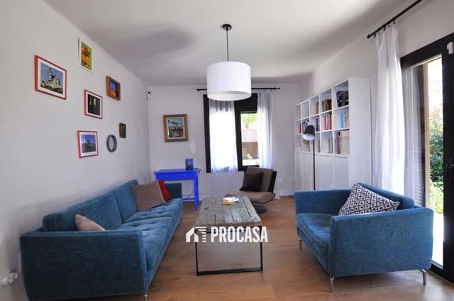 4 bedroom Villa for sale in Sant Pere Pescador with garage - € 498,000 (Ref: 9144443)