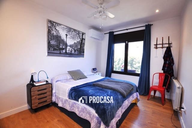 4 bedroom Villa for sale in Sant Pere Pescador with garage - € 498,000 (Ref: 9144443)