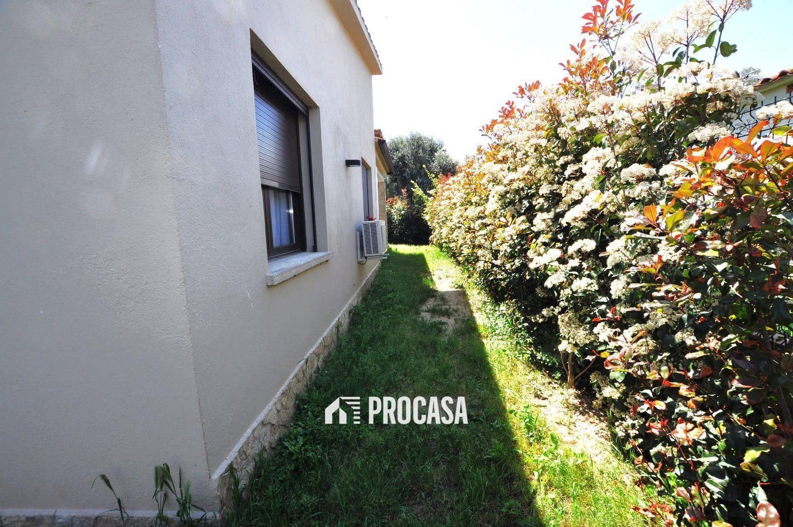 4 bedroom Villa for sale in Sant Pere Pescador with garage - € 498,000 (Ref: 9144443)