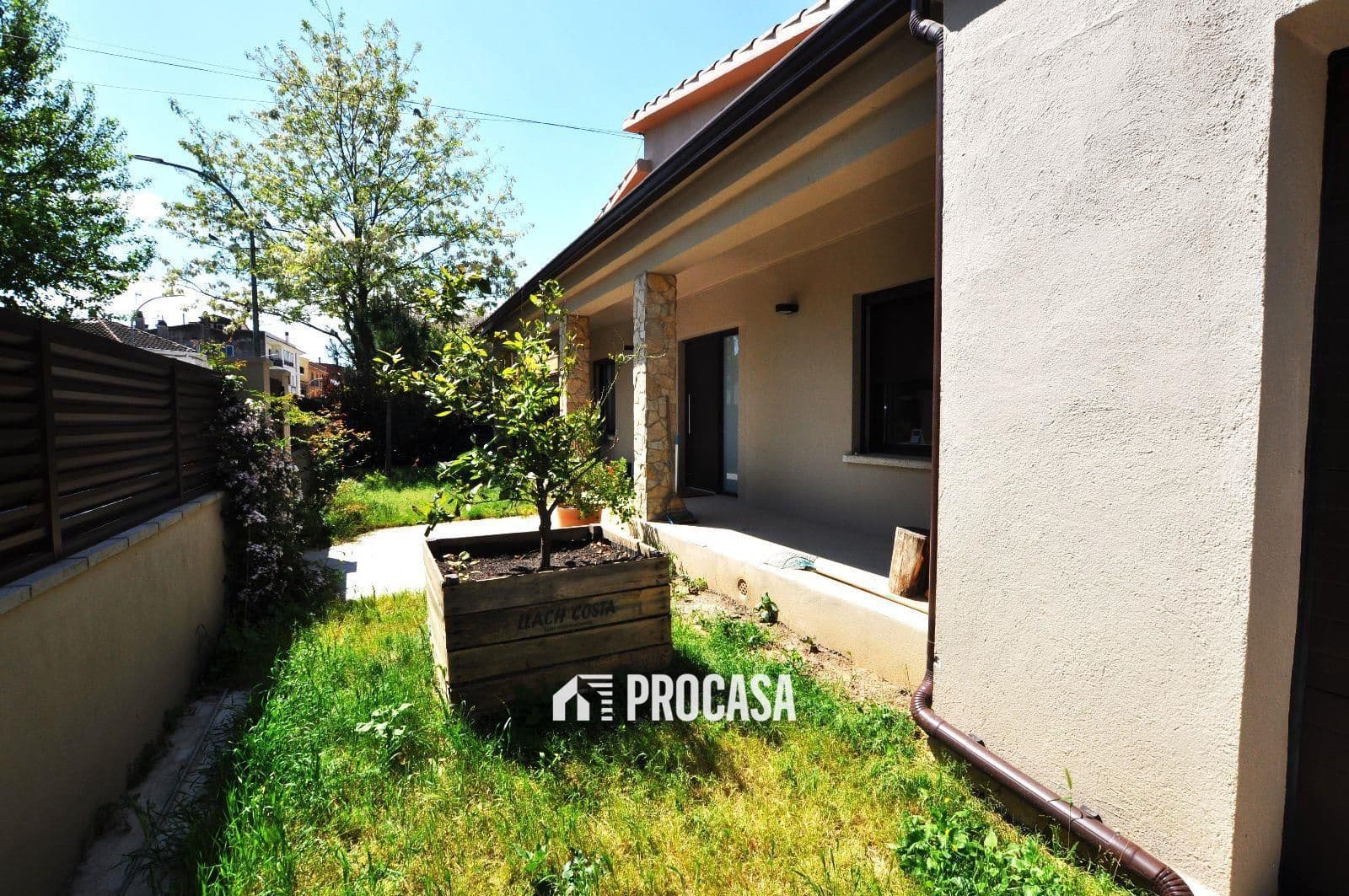 4 bedroom Villa for sale in Sant Pere Pescador with garage - € 498,000 (Ref: 9144443)