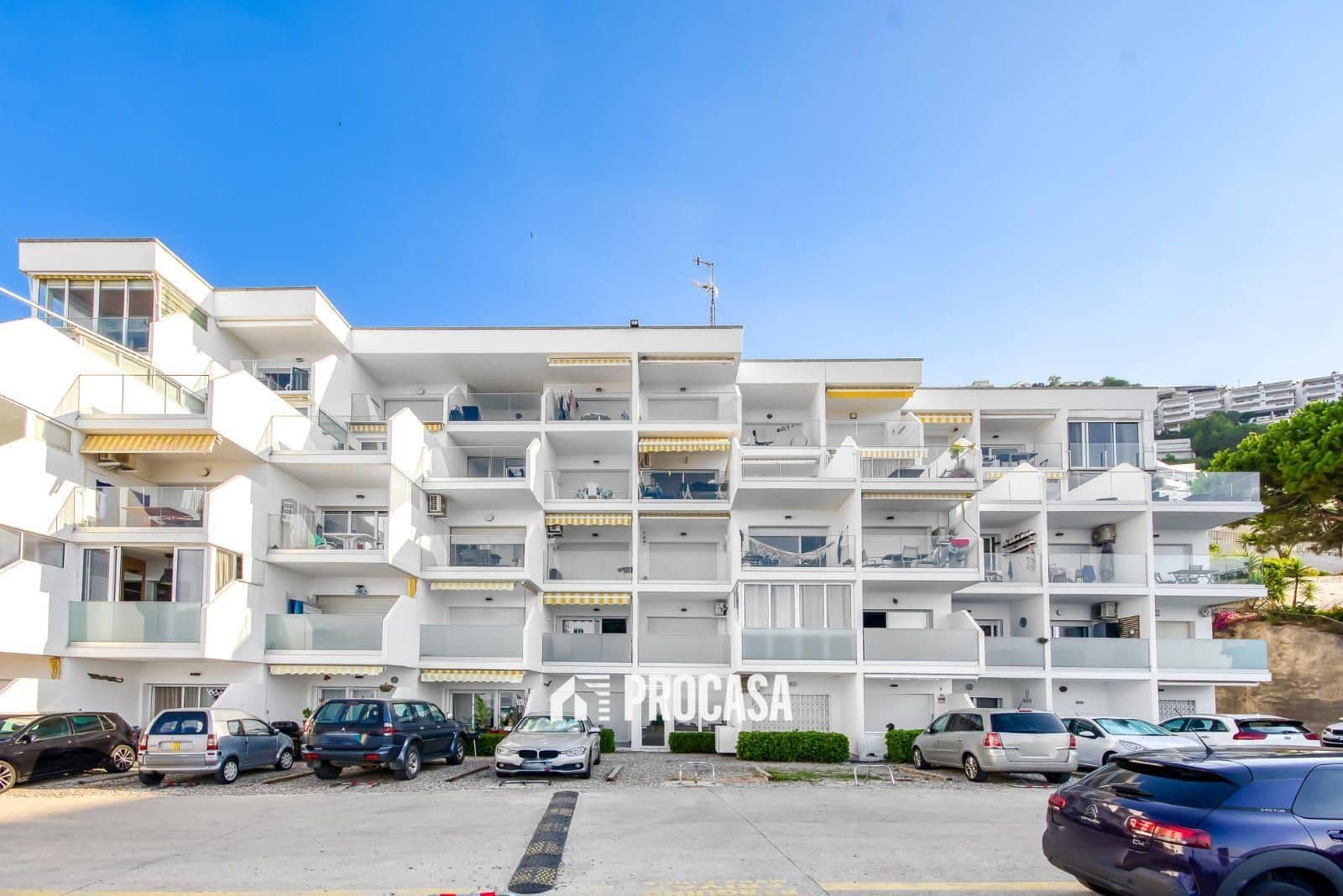 1 bedroom Flat for sale in Roses with garage - € 214,000 (Ref: 9146023)