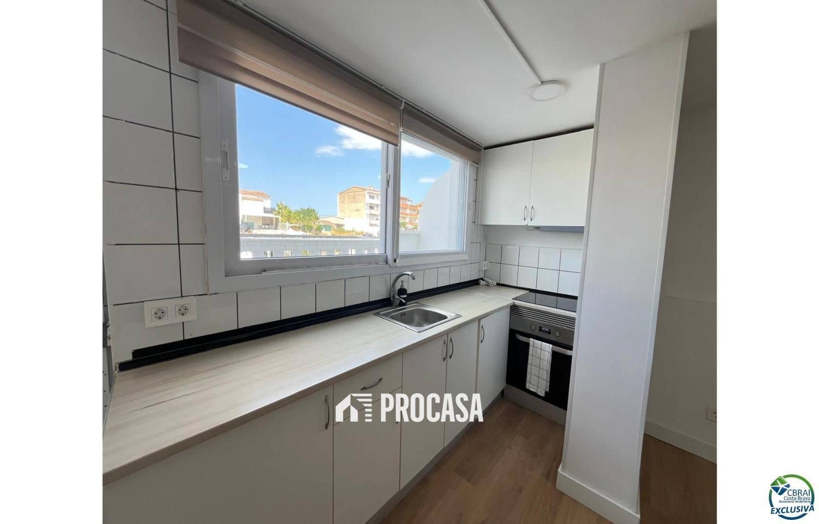 Piso de 2 habitaciones en Empuriabrava en venta - 172.000 € (Ref: 9150462)