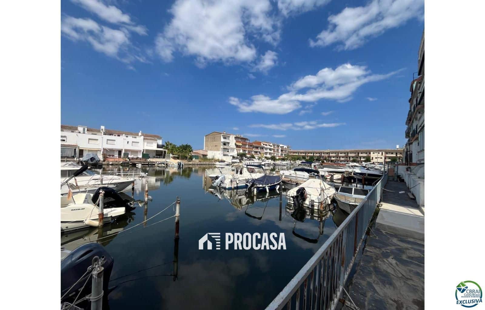 Piso de 2 habitaciones en Empuriabrava en venta - 172.000 € (Ref: 9150462)