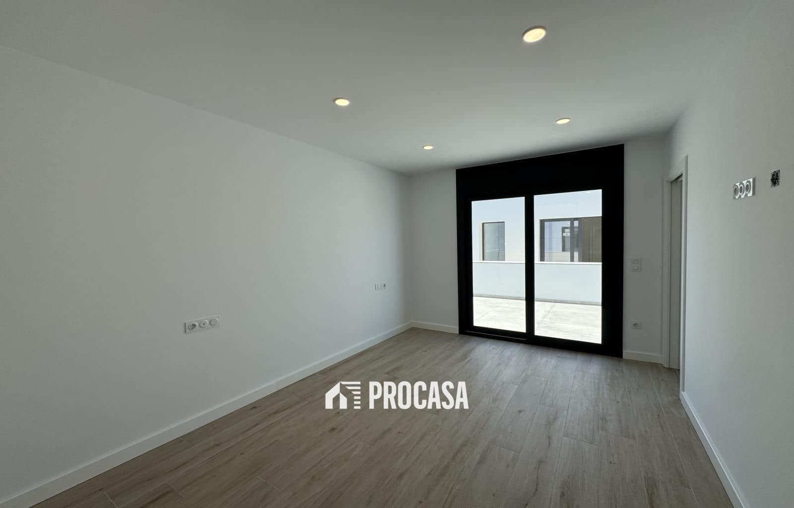 4 sypialnia Willa na sprzedaż w Empuriabrava z basenem garażem - 1 200 000 € (Ref: 9162890)