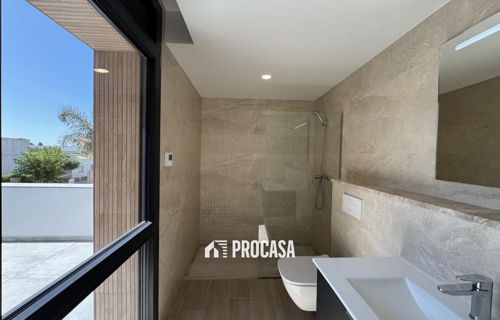 4 sypialnia Willa na sprzedaż w Empuriabrava z basenem garażem - 1 200 000 € (Ref: 9162890)