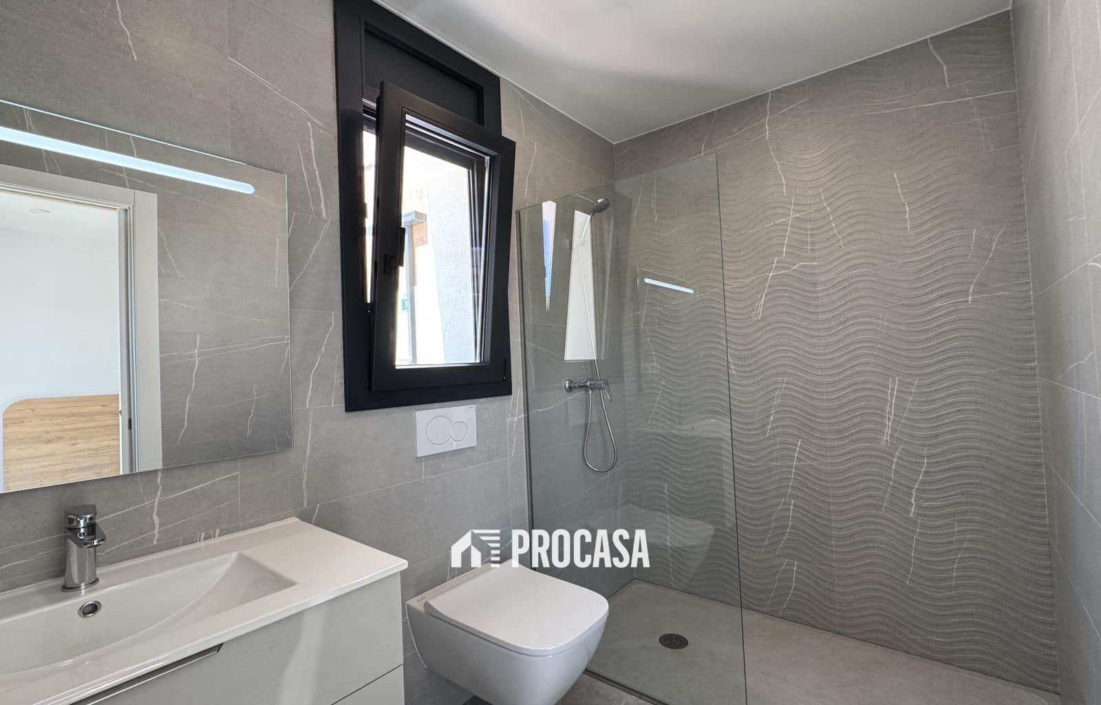 4 sypialnia Willa na sprzedaż w Empuriabrava z basenem garażem - 1 200 000 € (Ref: 9162890)