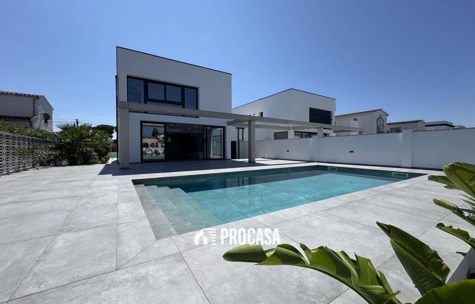 4 sypialnia Willa na sprzedaż w Empuriabrava z basenem garażem - 1 200 000 € (Ref: 9162890)