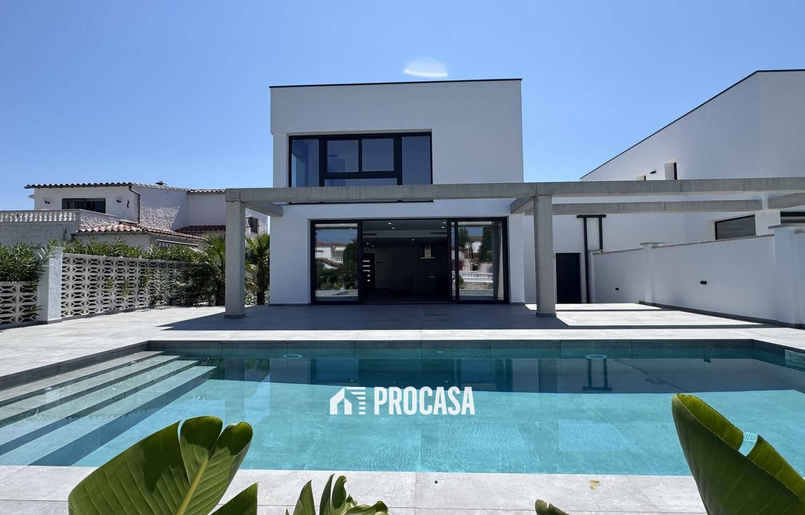 4 sypialnia Willa na sprzedaż w Empuriabrava z basenem garażem - 1 200 000 € (Ref: 9162890)