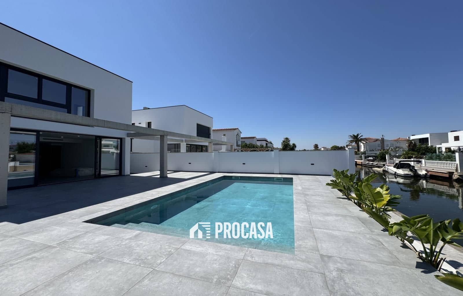 4 sypialnia Willa na sprzedaż w Empuriabrava z basenem garażem - 1 200 000 € (Ref: 9162890)