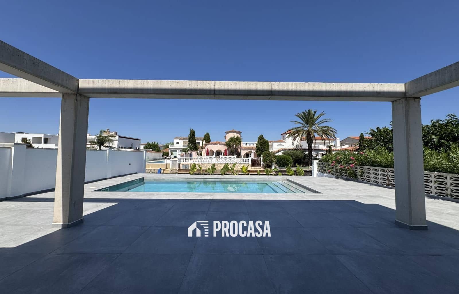 4 sypialnia Willa na sprzedaż w Empuriabrava z basenem garażem - 1 200 000 € (Ref: 9162890)